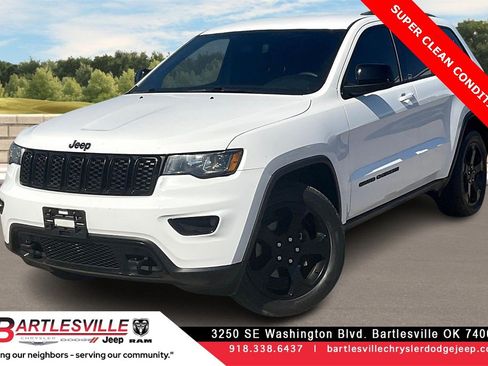 Used 2019 Jeep Grand Cherokee Laredo image 1