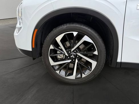 Used 2024 Mitsubishi Outlander SE image 9