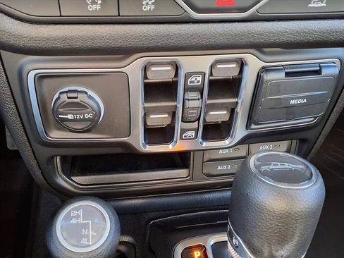 New 2026 Jeep Gladiator Sport AWD/4WD image 9