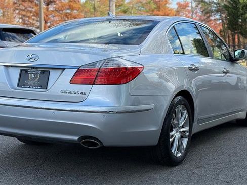 Used 2011 Hyundai Genesis 4.6 image 6