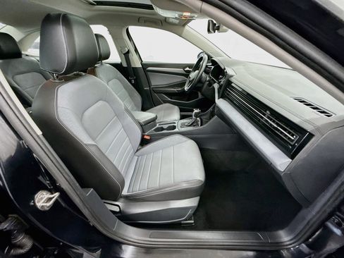 Used 2025 Volkswagen Jetta SE FWD image 30