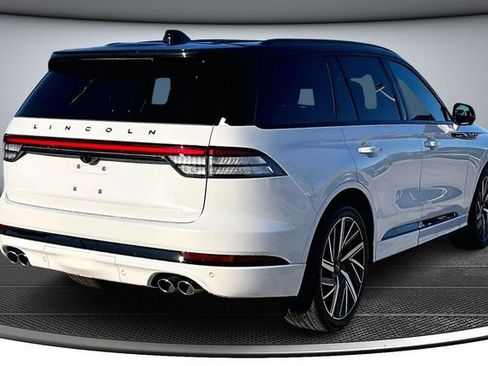 Used 2025 Lincoln Aviator Black Label w/ Black Label Special Edition image 6