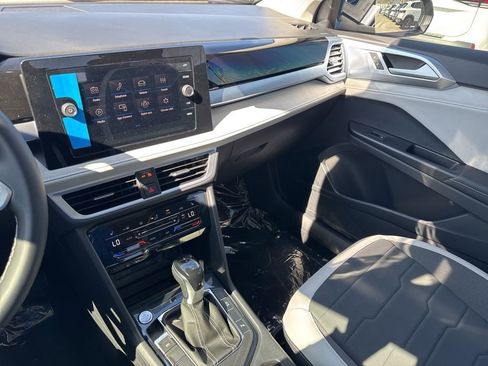 New 2026 Volkswagen Taos SE FWD image 21
