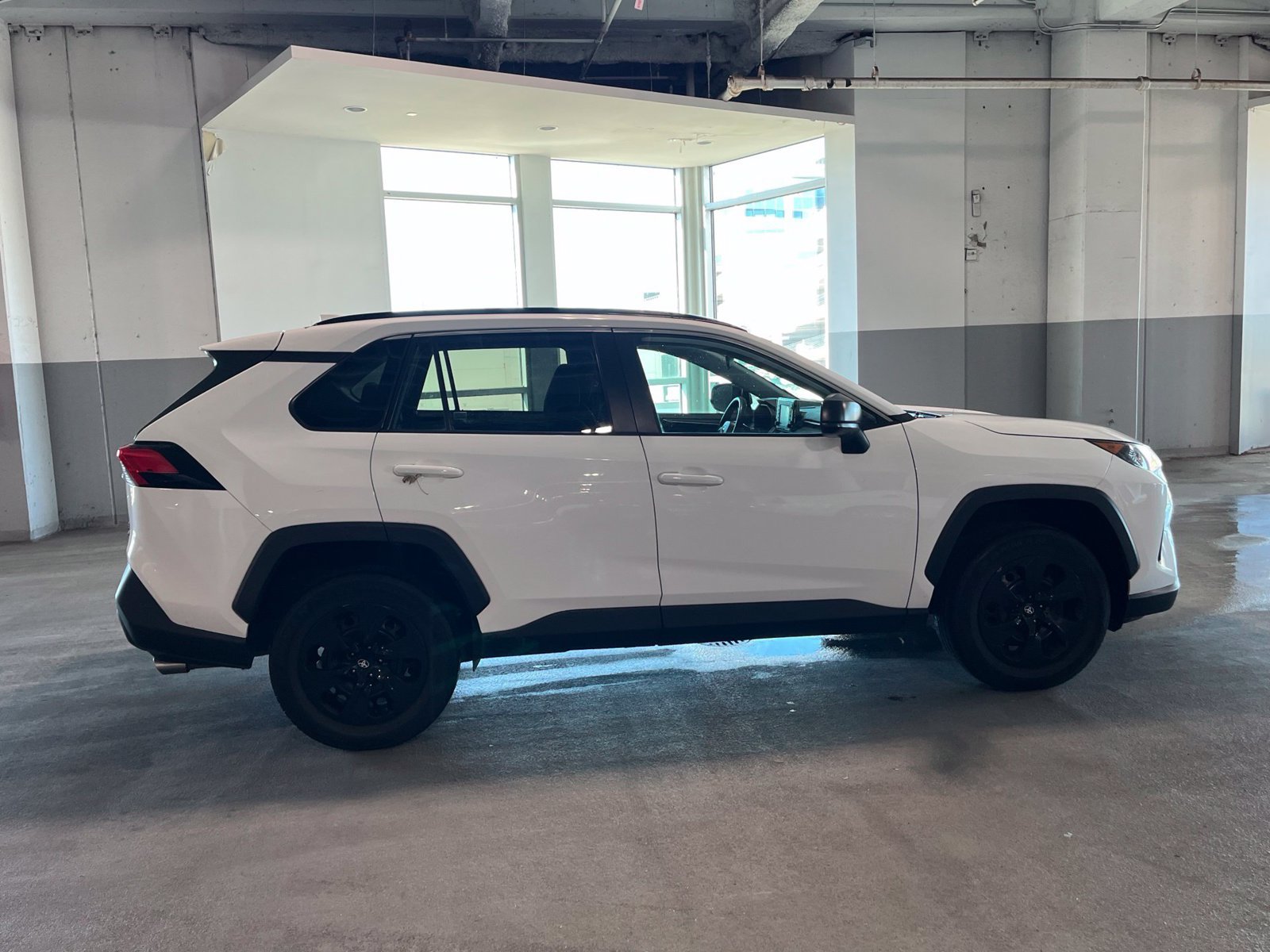 Used 2021 Toyota RAV4 LE AWD/4WD image 12