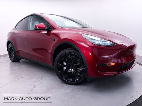 Used 2024 Tesla Model Y 2WD image 1