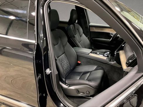 Certified 2026 Volvo XC90 B6 Plus w/ Protection Package Premier AWD/4WD image 30