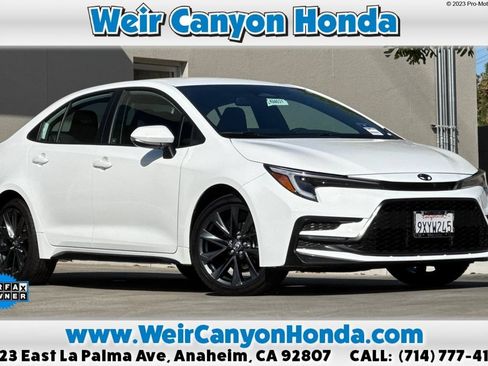 Used 2026 Toyota Corolla SE FWD image 1