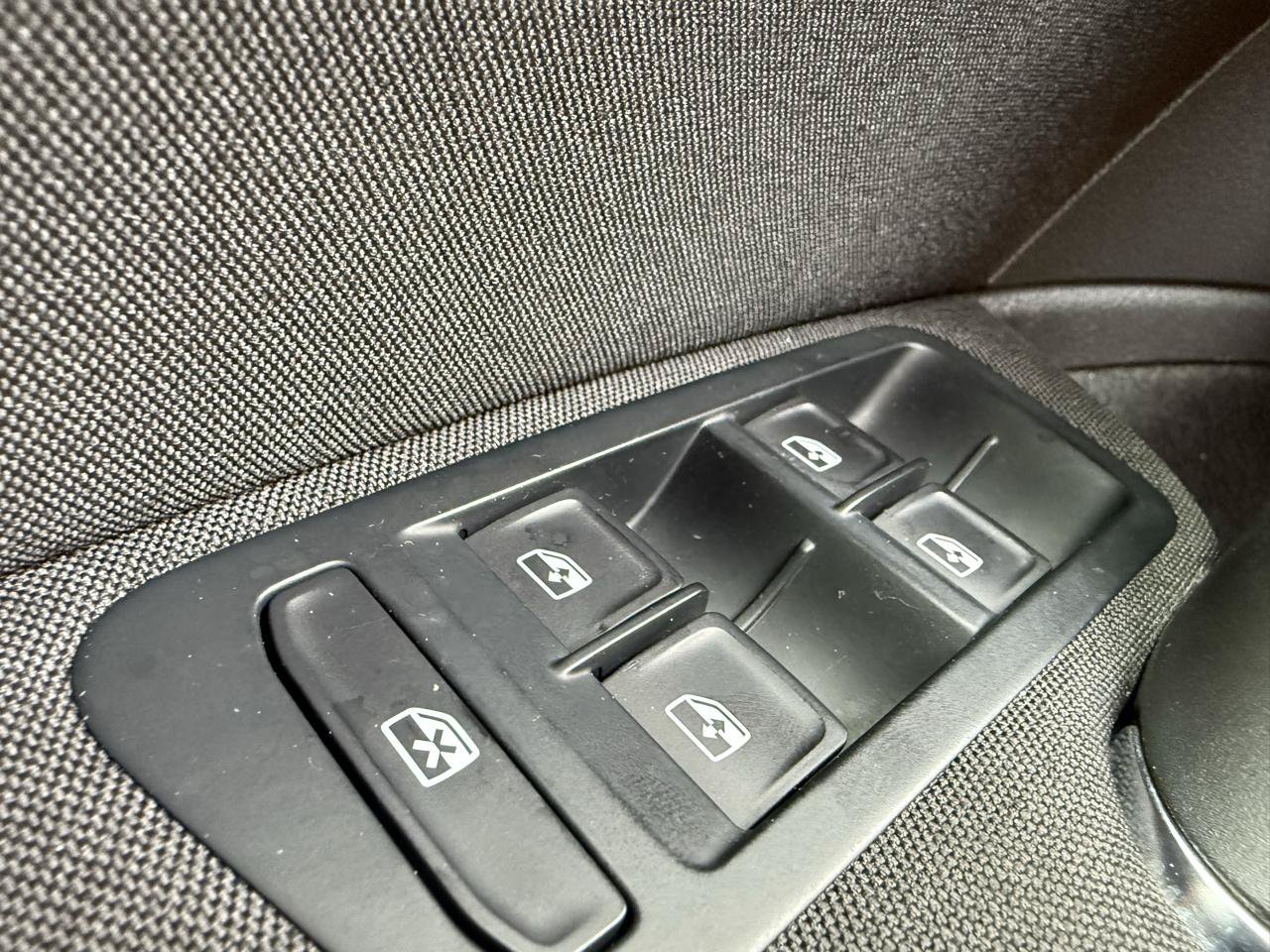 Used 2019 Volkswagen e-Golf SE w/ Driver Assistance Package FWD image 25