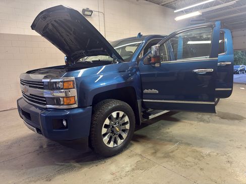 Used 2017 Chevrolet Silverado 2500 High Country AWD/4WD image 11