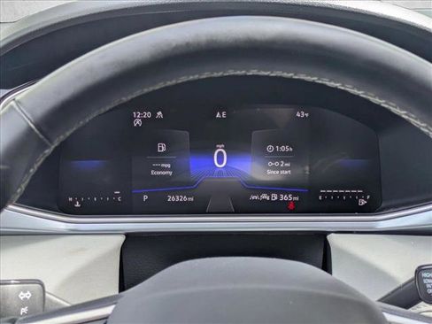 Used 2025 Volkswagen Taos SE image 14