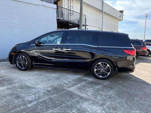 Used 2023 Honda Odyssey Elite image 3