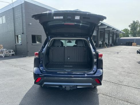 Used 2022 Toyota Highlander Limited AWD/4WD image 11