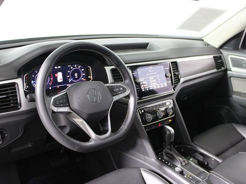 Used 2023 Volkswagen Atlas SE w/ Panoramic Sunroof Package image 8