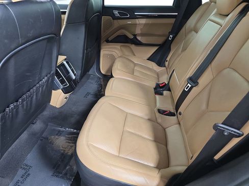 Used 2017 Porsche Cayenne S image 24