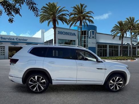 Used 2024 Volkswagen Atlas SEL Premium R-Line AWD/4WD image 9