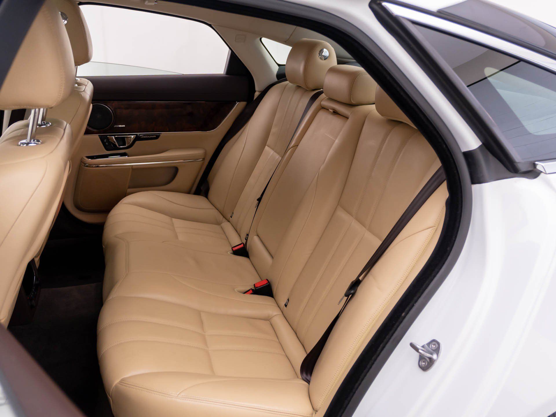 Used 2015 Jaguar XJ AWD image 17