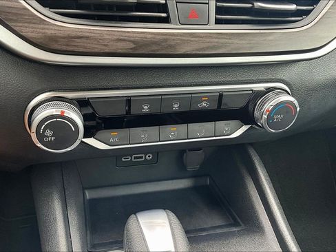 Used 2025 Nissan Altima 2.5 SV FWD image 16