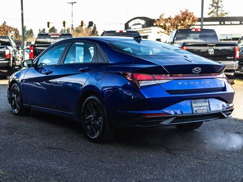 Used 2021 Hyundai Elantra SEL image 11