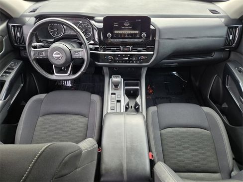 Used 2024 Nissan Pathfinder SV image 16