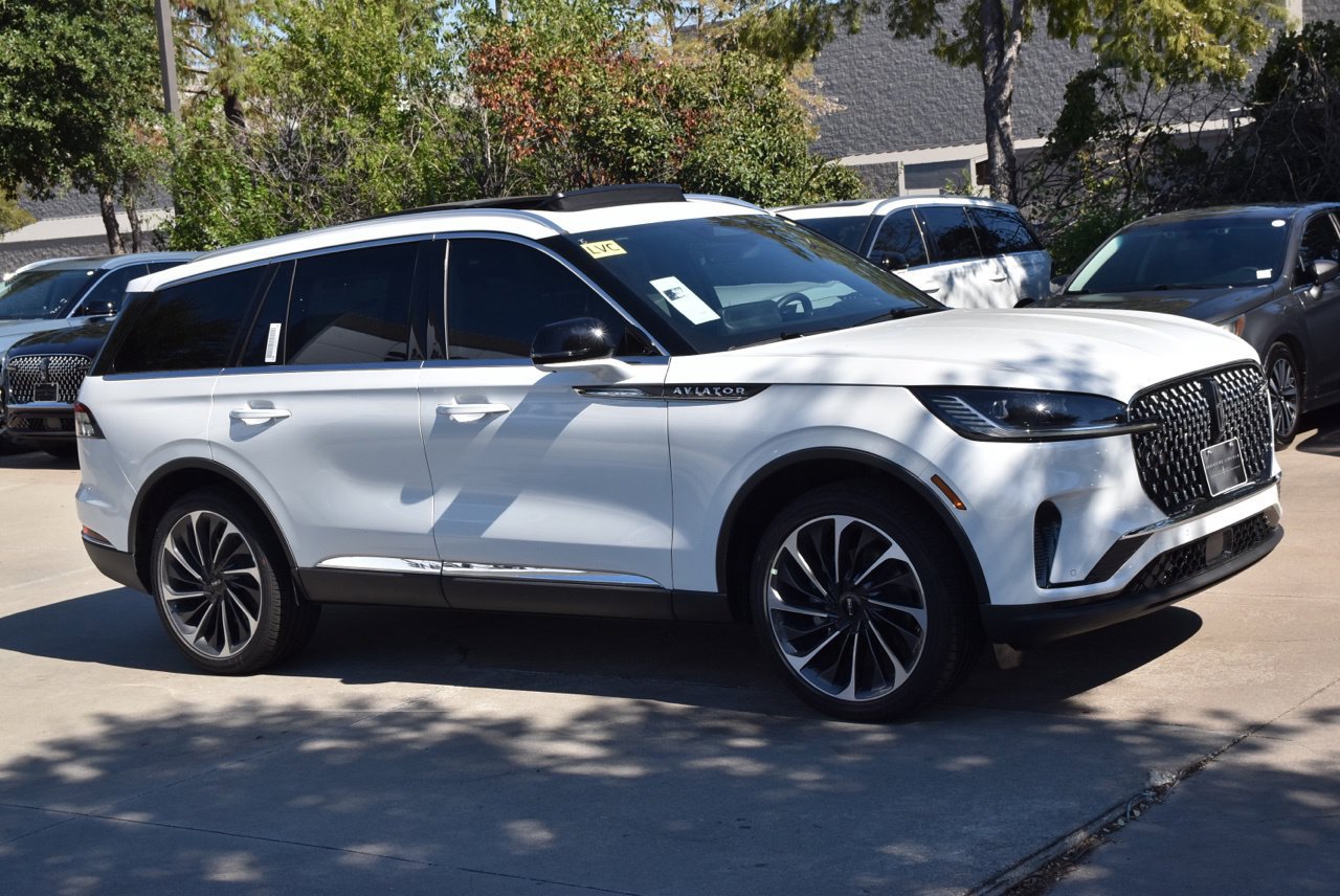 New 2027 Lincoln Aviator Reserve AWD/4WD image 4