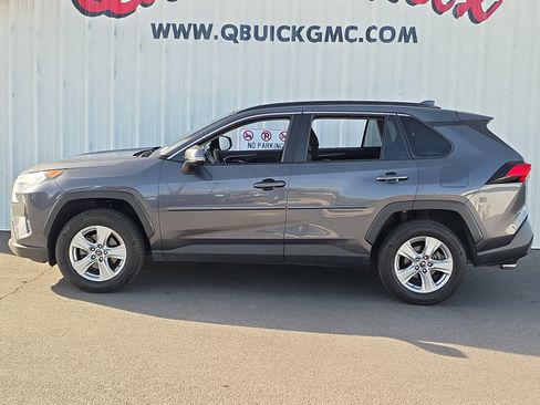 Used 2019 Toyota RAV4 XLE w/ Convenience Package image 4