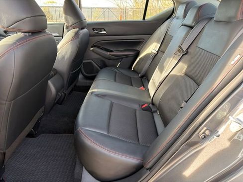 Used 2024 Nissan Altima 2.5 SR image 14