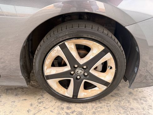 Used 2017 Toyota Prius Three Touring FWD image 12
