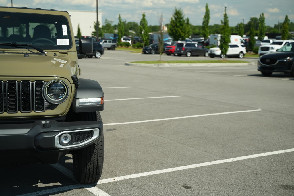 New 2026 Jeep Gladiator Sport w/ Dual Top Group AWD/4WD image 42