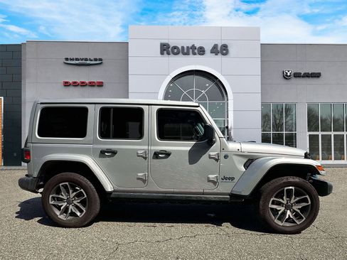 Used 2024 Jeep Wrangler Unlimited AWD/4WD image 6
