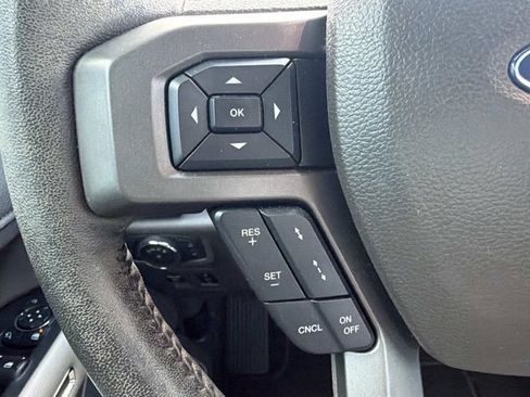 Used 2019 Ford Expedition XLT w/ Equipment Group 202A RWD image 28