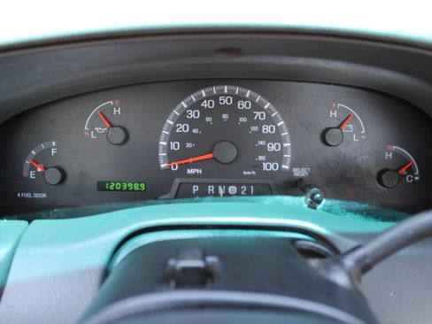 Used 2000 Ford F150 XLT AWD/4WD image 8