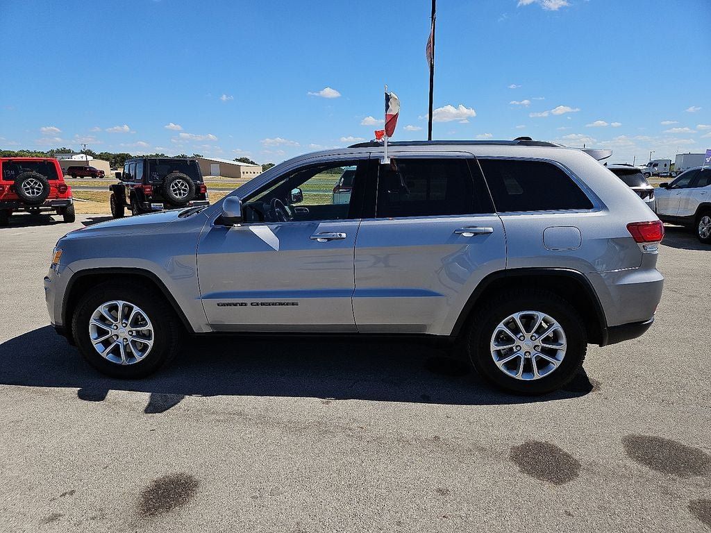 Used 2021 Jeep Grand Cherokee Laredo RWD image 3