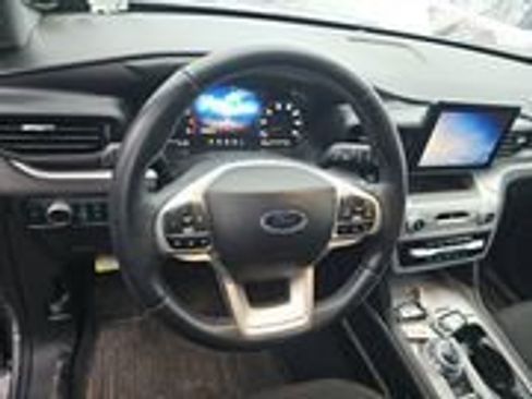 Used 2022 Ford Explorer XLT image 7