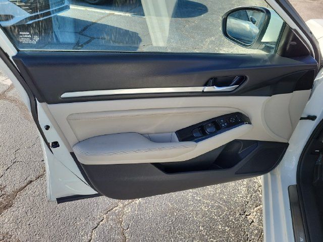 Used 2023 Nissan Altima 2.5 SL FWD image 14