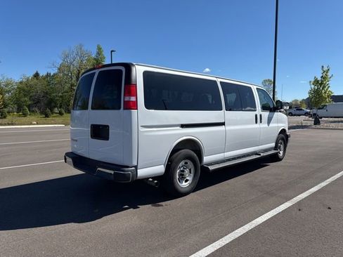 Used 2025 Chevrolet Express 3500 LT w/ LT Preferred Equipment Group RWD image 5