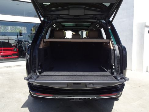Used 2025 Land Rover Range Rover SE AWD/4WD image 6