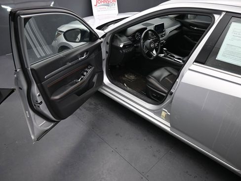 Used 2023 Nissan Altima 2.5 SR image 16