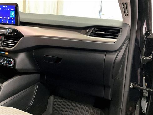 Used 2022 Ford Escape SE w/ SE Sport Appearance Package image 15