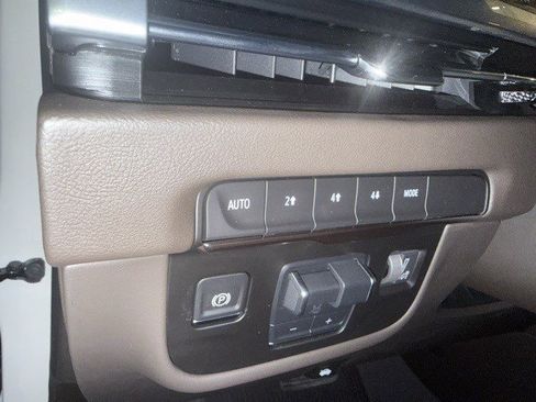 Used 2025 Cadillac Escalade Premium Luxury image 18