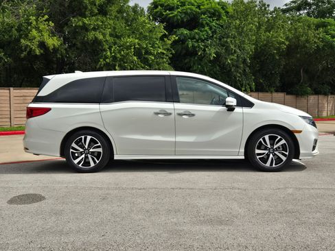 Used 2019 Honda Odyssey Elite image 2