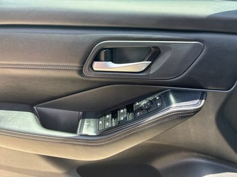 Used 2025 Nissan Rogue SV w/ SV Premium Package FWD image 20