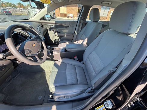 Used 2015 Chevrolet Impala LS w/ LS Convenience Package image 12