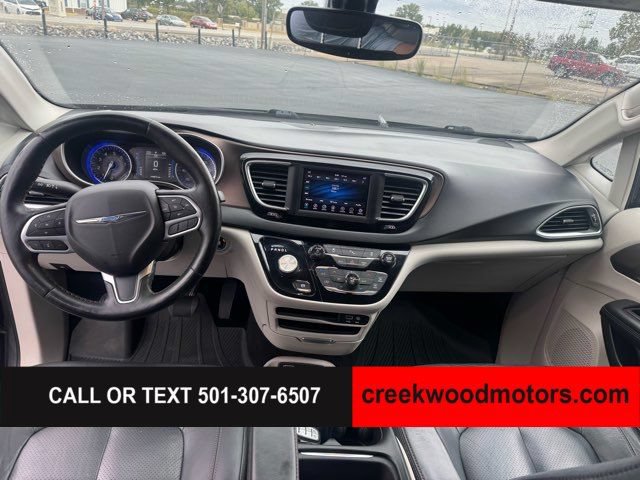 Used 2019 Chrysler Pacifica Touring-L FWD image 6
