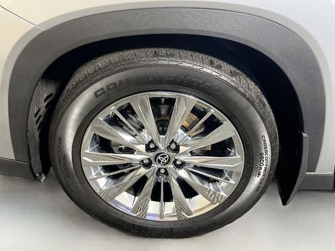 Used 2024 Toyota Grand Highlander AWD image 13