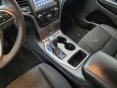 Used 2019 Jeep Grand Cherokee Laredo w/ Security & Convenience Group AWD/4WD image 26