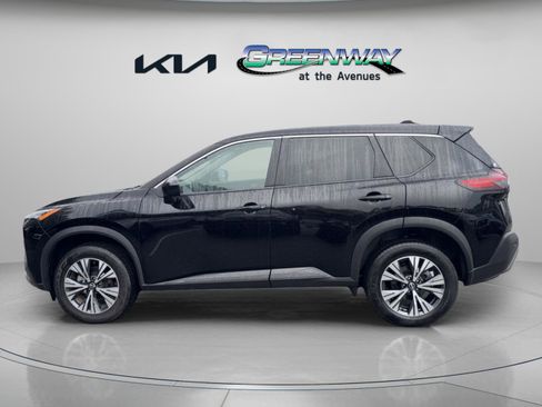 Used 2023 Nissan Rogue SV image 2