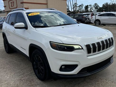 Used 2019 Jeep Cherokee Latitude w/ Popular Appearance Group image 3