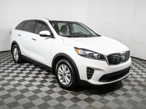 Used 2020 Kia Sorento LX image 1