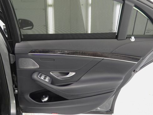 Used 2017 Mercedes-Benz S 550 Sedan w/ Sport Package w/ Sport Package image 42