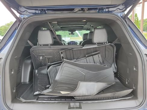 Used 2022 Chevrolet Traverse LT w/ LT Premium Package AWD/4WD image 8